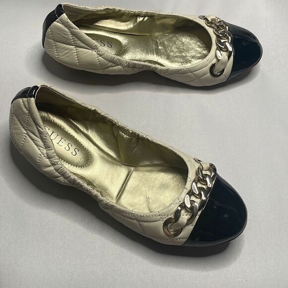 Guess "Fetoni" Cream & Black Patent Gold Chain Detail Ballet Flats sz 7.5 - Picture 2 of 10
